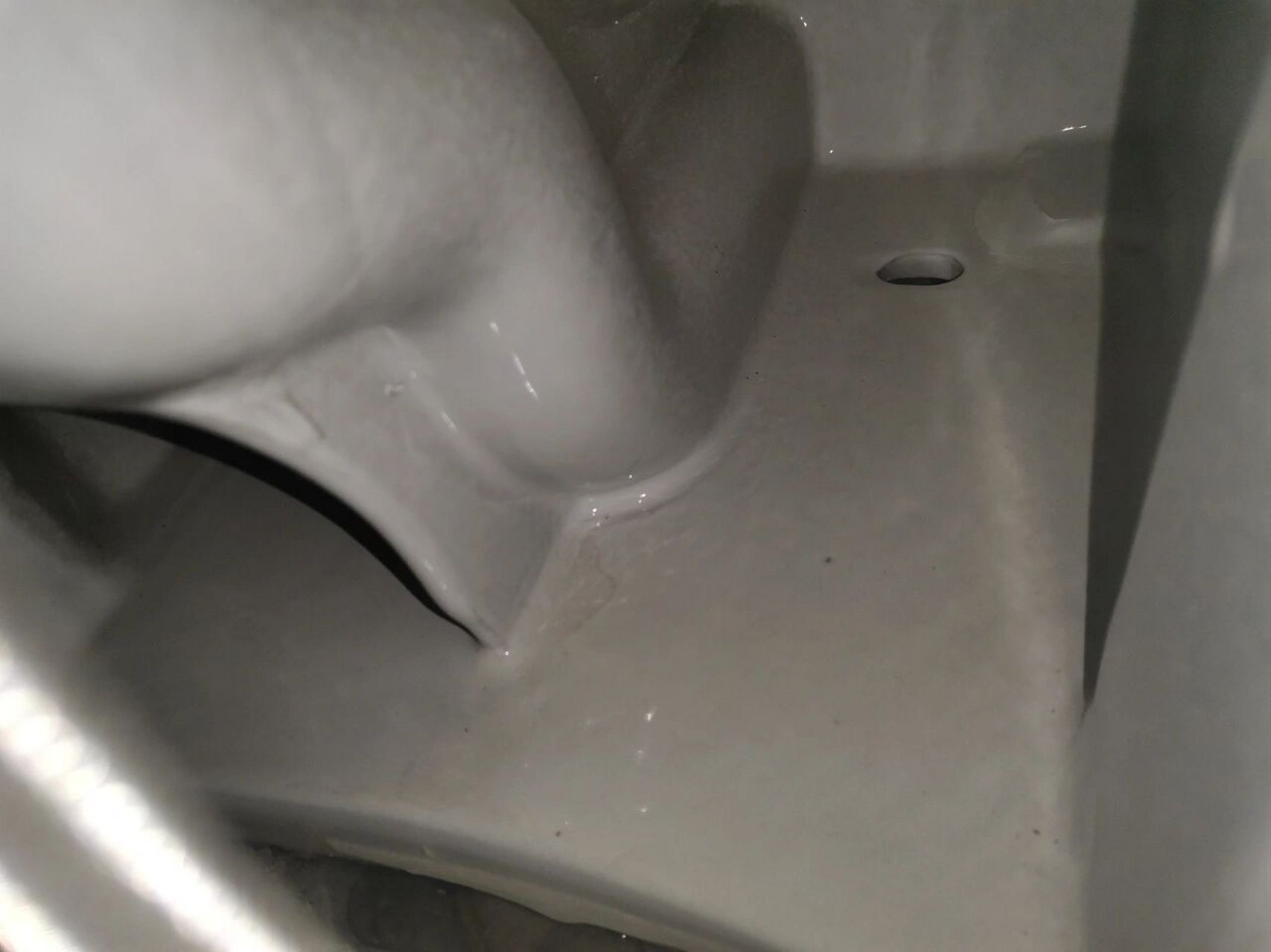 马桶釉面裂缝(马桶釉面裂缝会漏水吗)